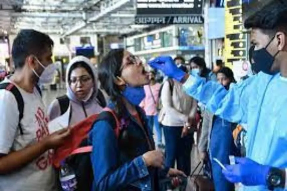 ফের হাজার পার