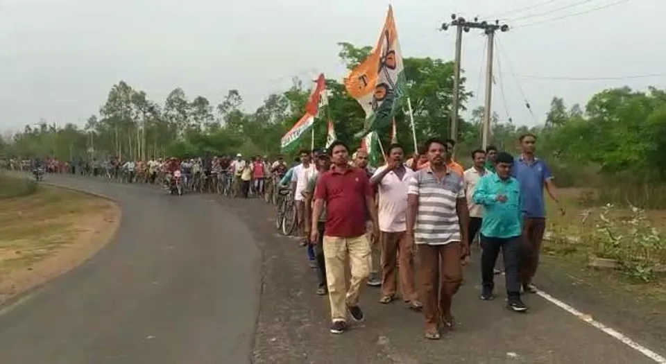 আহত শ্রমিকদের ক্ষতিপূরণের দাবিতে তৃণমূল কংগ্রেসের শ্রমিক সংগঠনের মিছিল