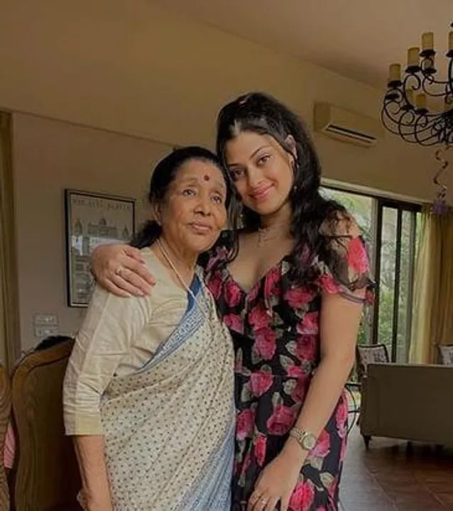 জন্মদিনে আশা ভোঁসলেকে কবিতা উৎসর্গ করলেন নাতনি জনাই ভোঁসলে