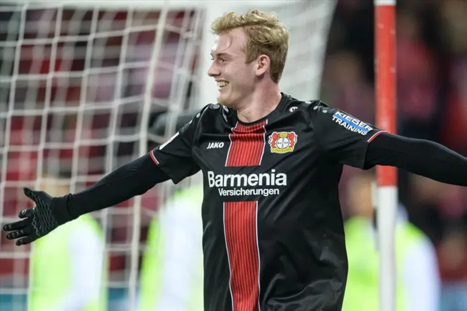 জুলিয়ানের এই ফ্রি- কিকে মুগ্ধ হবেন ফুটবল প্রেমীরা