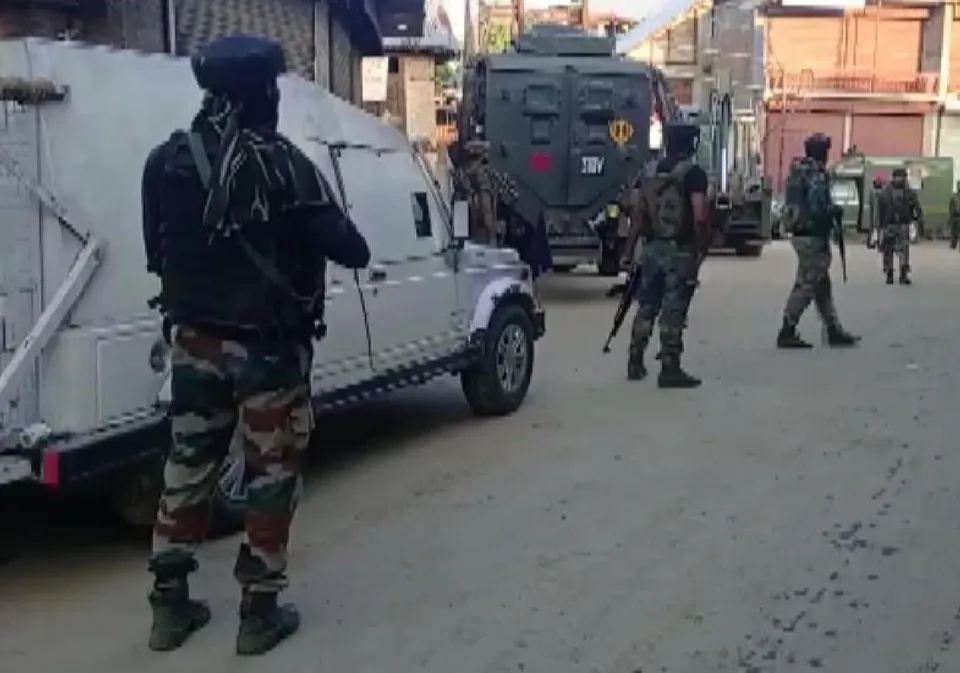 বুদগামে চলছে সেনা-জঙ্গির গুলির লড়াই