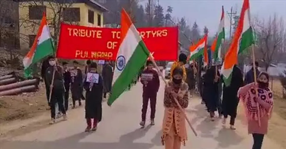 পুলওয়ামা দিবসে শহিদ জওয়ানদের স্মরণ ছাত্রদের