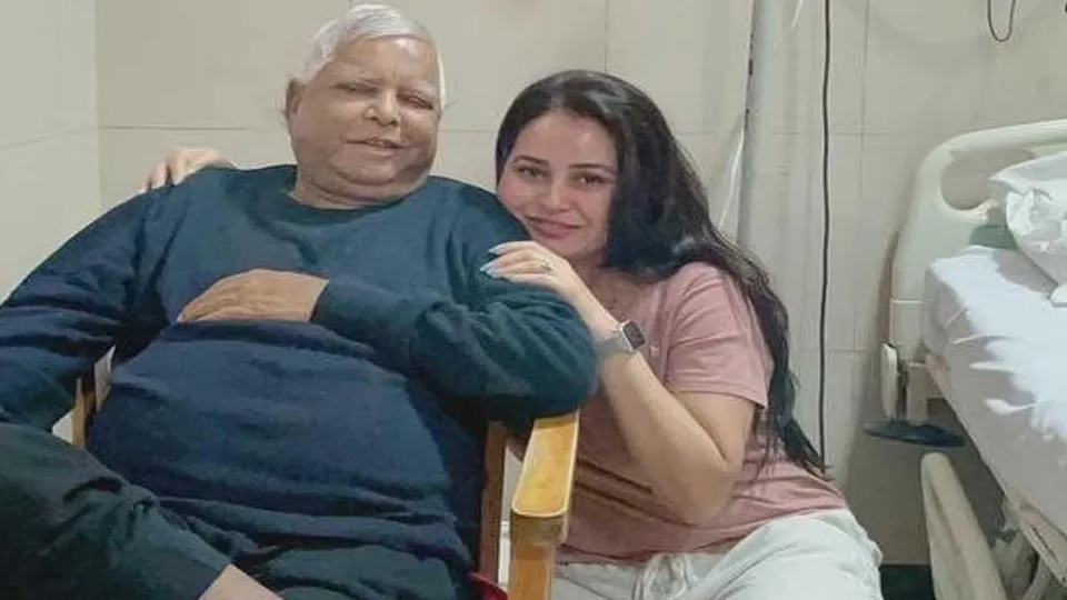 কিডনি প্রতিস্থাপনের জন্য সিঙ্গাপুরে পৌঁছেছেন লালু প্রসাদ যাদব