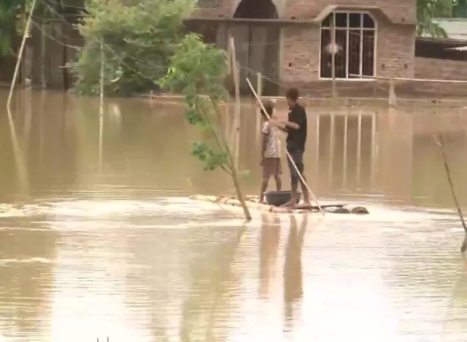 বন্যা পরিস্থিতিতে অসমে মৃত বেড়ে ১১৮
