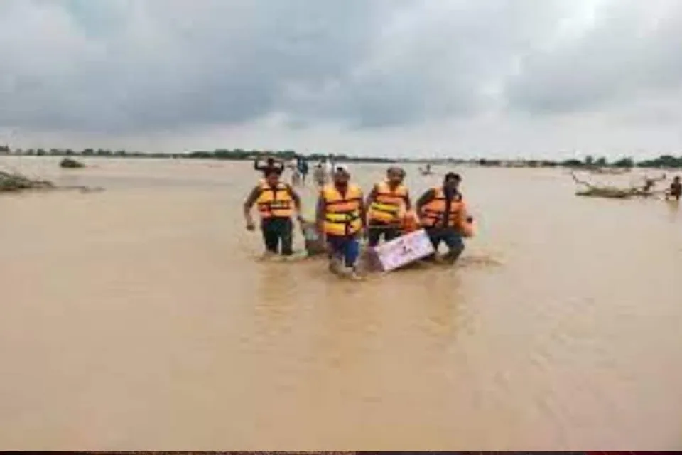 পাকিস্তান বন্যা, ৩২৬ জন শিশু সহ ৯০০ জনেরও বেশি মানুষের মৃত্যু