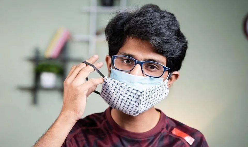 টিকাকরণ হলেও জরুরি ডবল মাস্কিং, কেন জানেন?