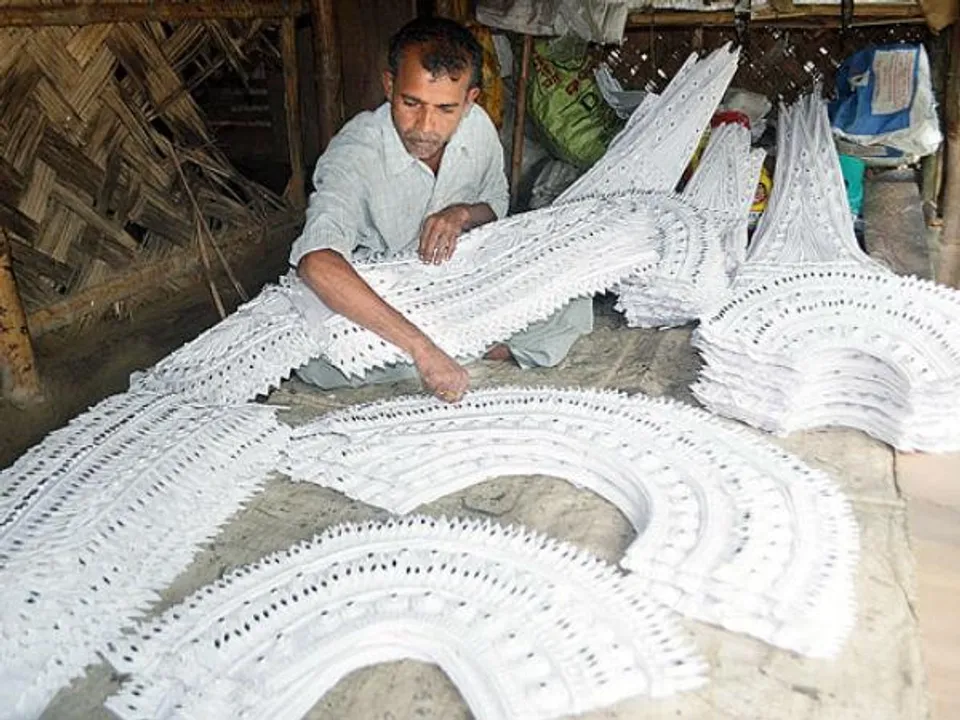 এবারে কৃষ্ণনগরের দুর্গা মুকুট পাড়ি দিতে চলেছে আমেরিকায়