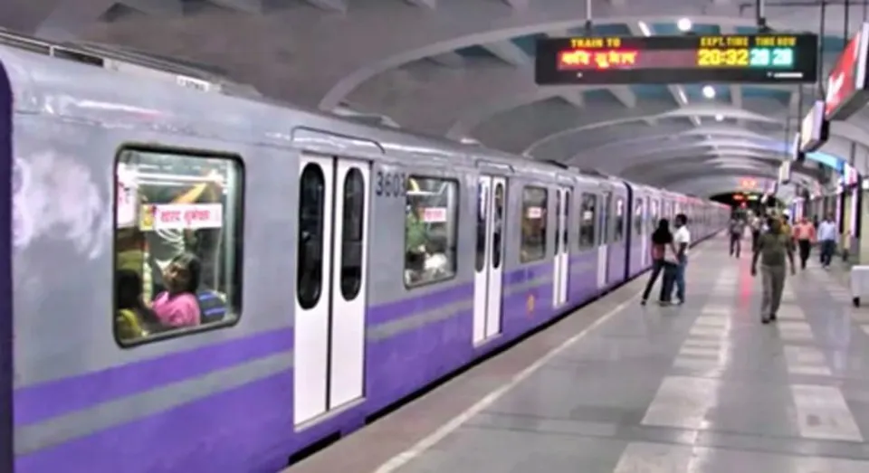 ফের কলকাতায় মেট্রো বিভ্রাট