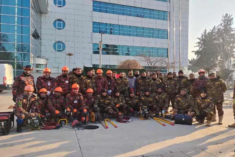 তুরস্কে ধ্বংসস্তূপের নিচ থেকে আটকে পড়াদের উদ্ধার করছে বাংলাদেশের সম্মিলিত উদ্ধারকারী দল