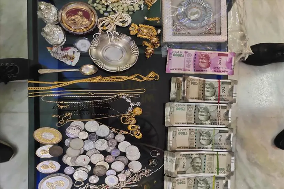 আয়ের সঙ্গে সঙ্গতিহীন সম্পত্তি মামলায় ৩টি জেলায় পুলিশ চত্বরে ইকোনমিক অফেন্স ইউনিটের অভিযান