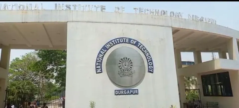 অনলাইন পরীক্ষার দাবিতে বিক্ষোভ ইঞ্জিনিয়ারিং পড়ুয়াদের