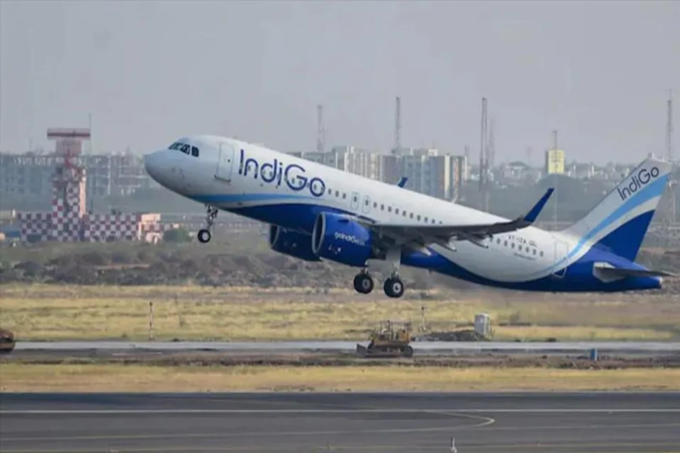 ধোঁয়া নয়, কুয়াশা! দাবি ইন্ডিগোর