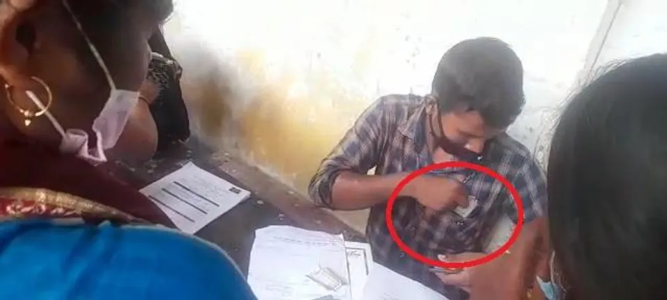 দুয়ারে সরকারের ফর্ম ফিলাপ করার জন্য টাকা নেওয়ার অভিযোগ