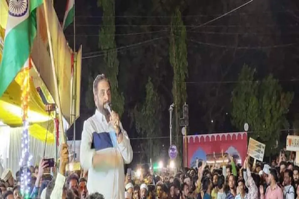 ঔরঙ্গাবাদের নাম পরিবর্তন করার প্রতিবাদে রাতের রাস্তায় নেমে বিক্ষোভ এআইএমআইএম সাংসদের