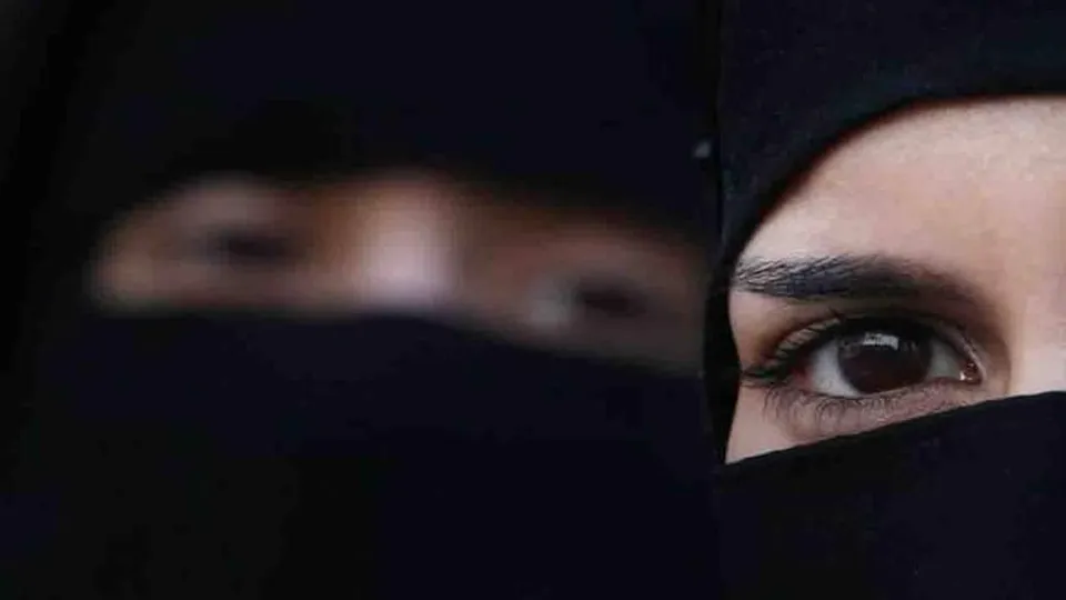 হিজাব বিতর্কে ইন্ধন জোগাচ্ছে ISI !