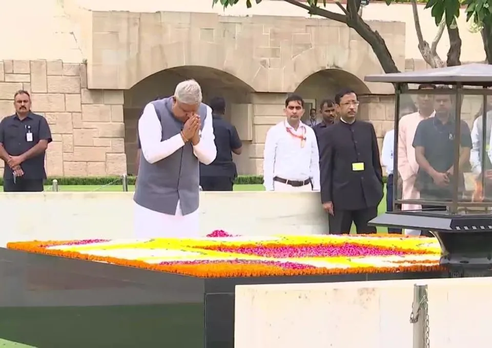 দেশের ১৪-তম উপরাষ্ট্রপতি হিসেবে শপথ নেওয়ার আগে রাজঘাটে জগদীপ ধনখড়