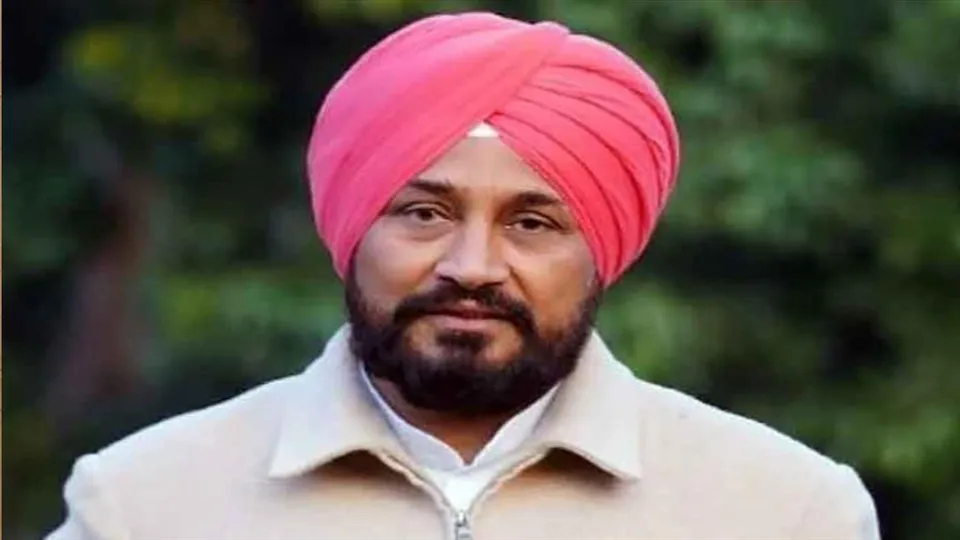 রাজ্যপালের কাছে পদত্যাগপত্র জমা দিলেন চান্নি