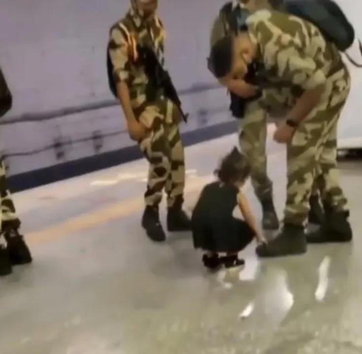 সেনাকর্মীকে প্রণাম খুদের, দেখুন ভিডিও