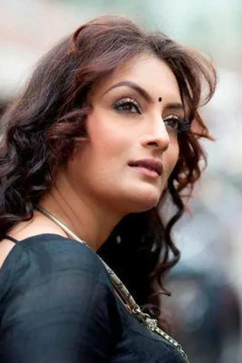 অভিনয়ের পাশাপাশি লেখিকাও জুন আন্টি??