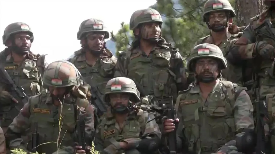 দেশের সীমানা রক্ষার দায়িত্বে অবিচল সেনাবাহিনীর সৈন্যরা