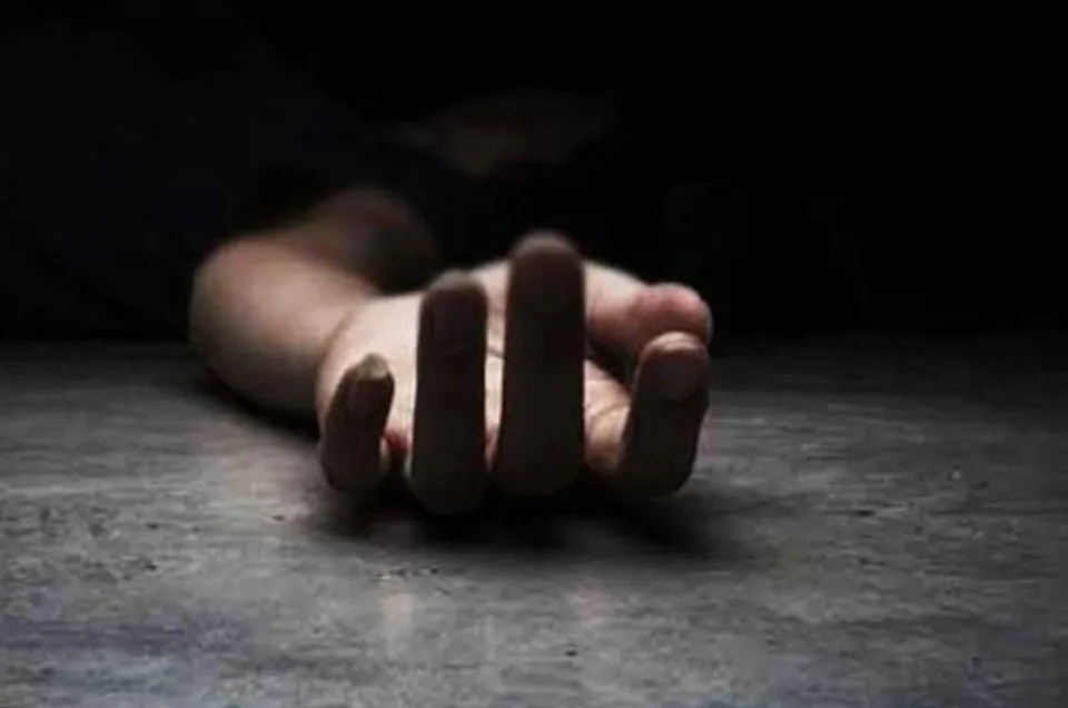 বাবার বকুনি খেয়ে আত্মঘাতী নবম শ্রেণির ছাত্রী