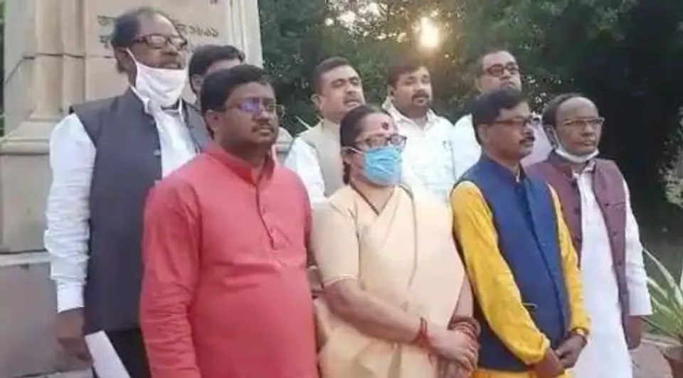 কলকাতায় জাতীয় সংগীত গাইলেন শুভেন্দু