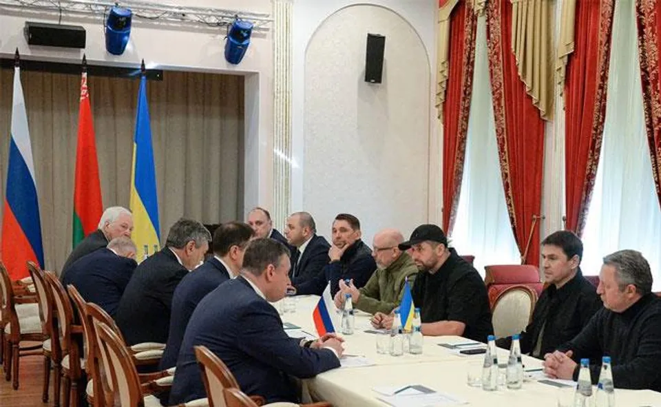 এখনই থামছে না যুদ্ধ! দ্বিতীয় দফা আলোচনায় রাজি দু'পক্ষ