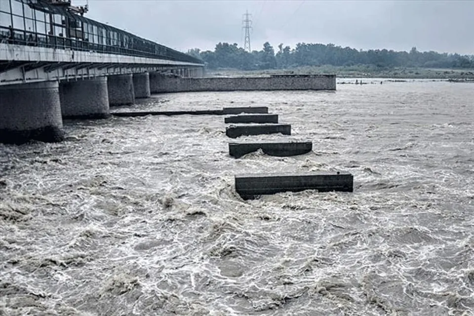 বিপদসীমার কাছে পৌঁছিয়েছে যমুনার জলস্তর, জারি সতর্কতা