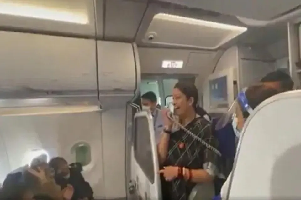 ভারতীয় পড়ুয়াদের স্বাগত জানালেন কেন্দ্রীয় মন্ত্রী