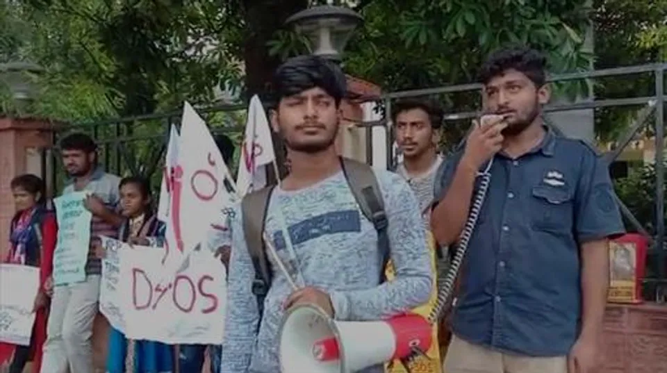 স্কুল কলেজ খোলা সহ বিভিন্ন দাবিতে প্রতিবাদ সভা