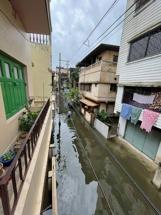 ভোটারদের অসুবিধা হবে না, বুথের সামনে জল নামানো হয়েছে; ফিরহাদ হাকিম