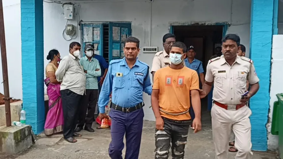 চুরি যাওয়া তিনটি মোটর সাইকেল সহ পুলিশের জালে চোর