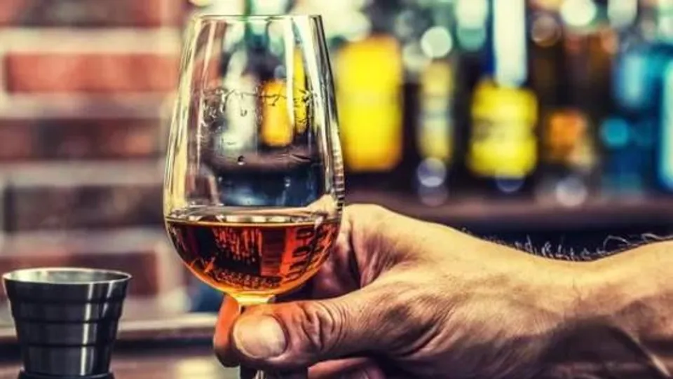 বিহারে মদ বিক্রি নিষিদ্ধ করা নিয়ে চাপানউতোর তুঙ্গে উঠেছে