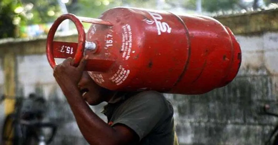 বাড়তে পারে  বাণিজ্যিক সিলিন্ডারের দাম