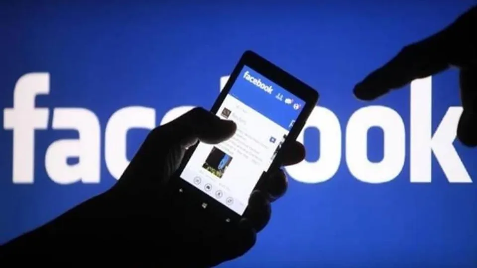 পরিচালকের নামে অভিনেত্রীকে কুপ্রস্তাব