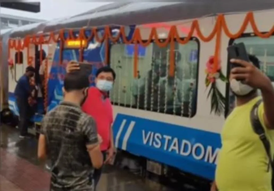 শনিবার থেকে উত্তরবঙ্গে চালু হল ভিস্টাডোম কোচের ট্রেন