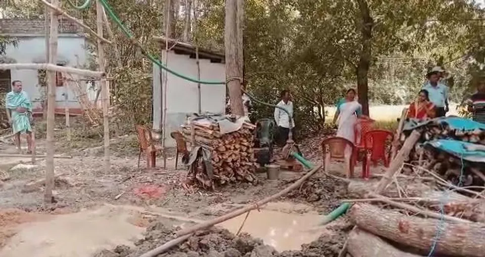 ডেবরার ছাতনাতলা এলাকায় জল সমস্যা মেটাতে উদ্যোগী প্রধান, বসছে টিউবওয়েল