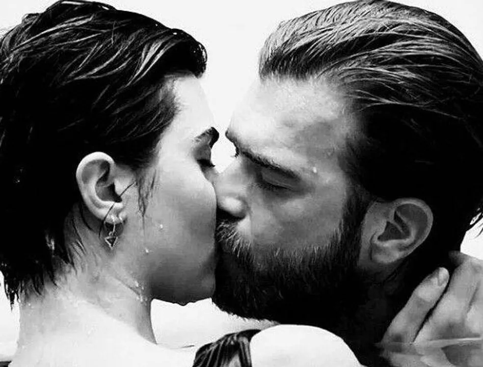 টমবয় মেয়ে ভালো লাগে?