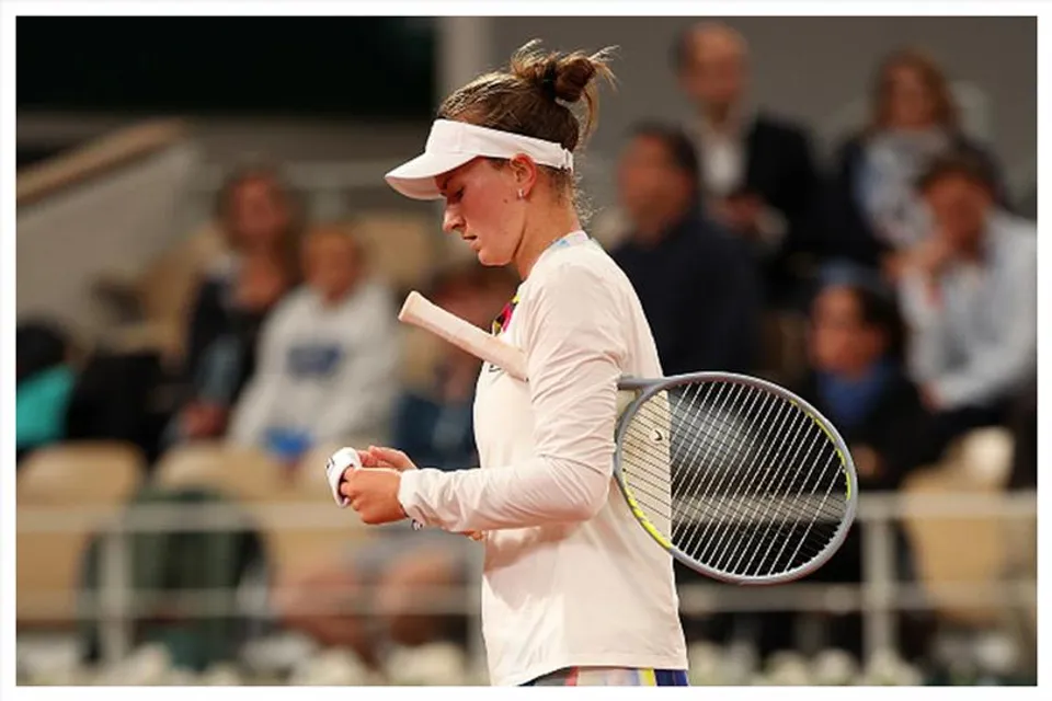 বাধ সাধল কব্জির চোট