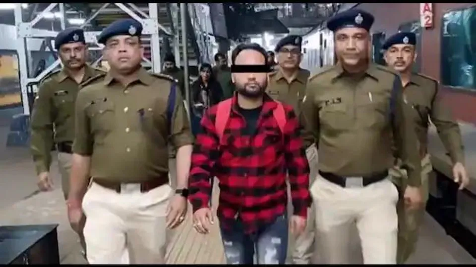 রাজধানী এক্সপ্রেসে সোনা পাচারের ছক !