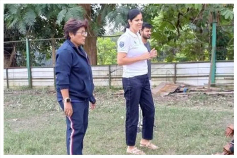 লাল-হলুদ তাঁবুতে শ্রুতি