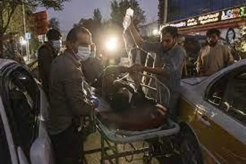 মর্মান্তিক দৃশ্য! কাবুল বিমানবন্দরের বাইরে স্তূপাকারে জমে রয়েছে মৃত দেহ