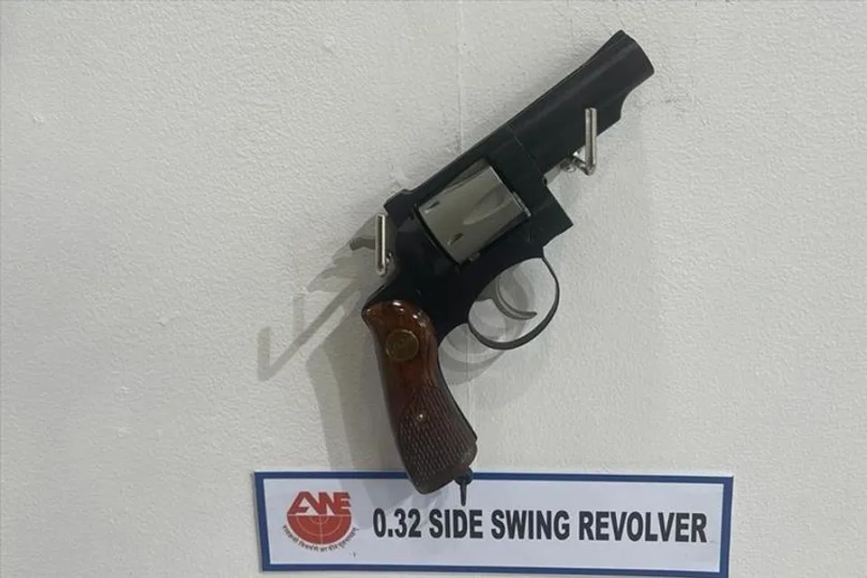 প্রতিরক্ষা প্রদর্শনীতে প্রকাশ্যে আসতে চলেছে ৩২ সাইড সুইং রিভলভার