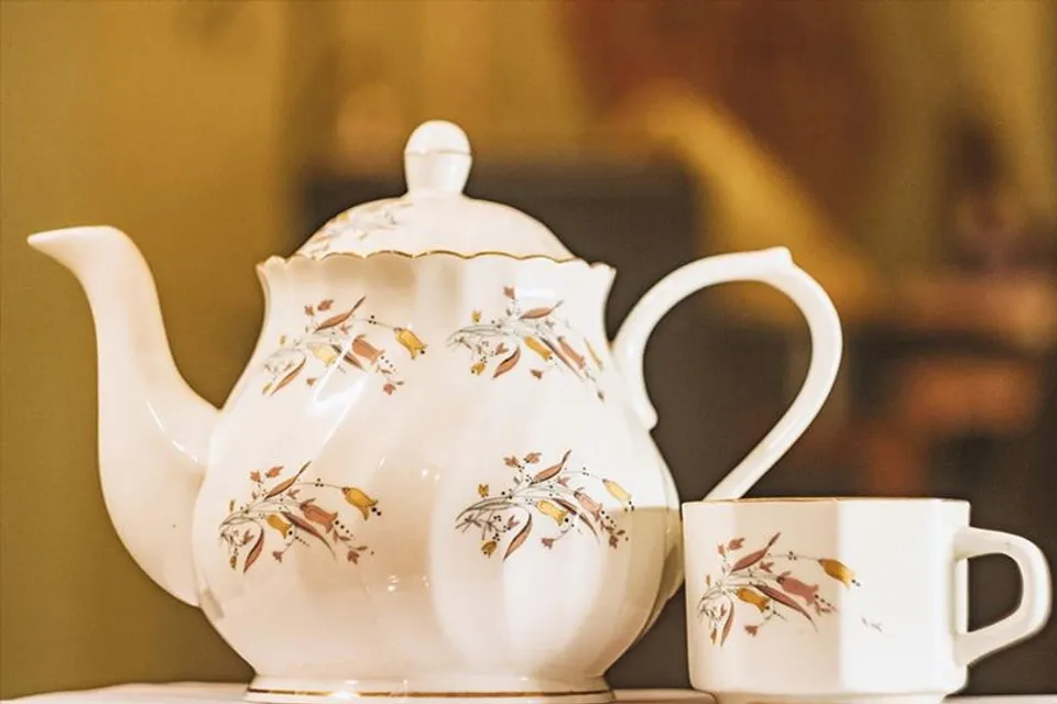 মুখ্যমন্ত্রীকে ঠান্ডা চা! বিপাকে জুনিয়র সাপ্লাই অফিসার