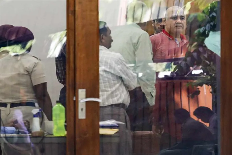 মনীশ সিসোদিয়ার বিরুদ্ধে লুক আউট নোটিশ!