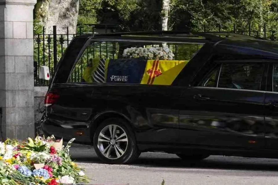 শেষ যাত্রায় রানী দ্বিতীয় এলিজাবেথ