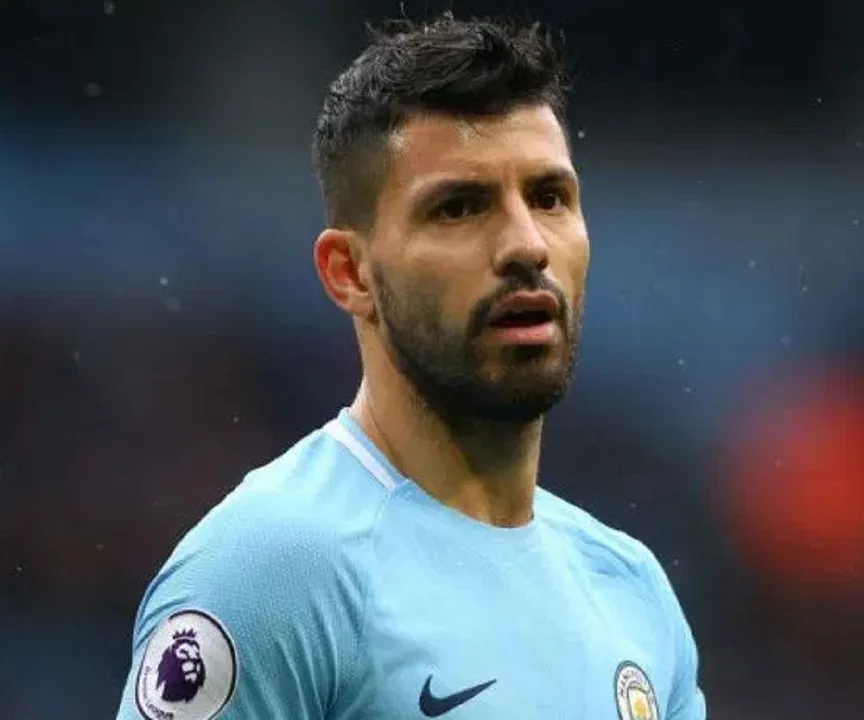 খেলা চলাকালীনই অসুস্থ হলেন ফুটবলার