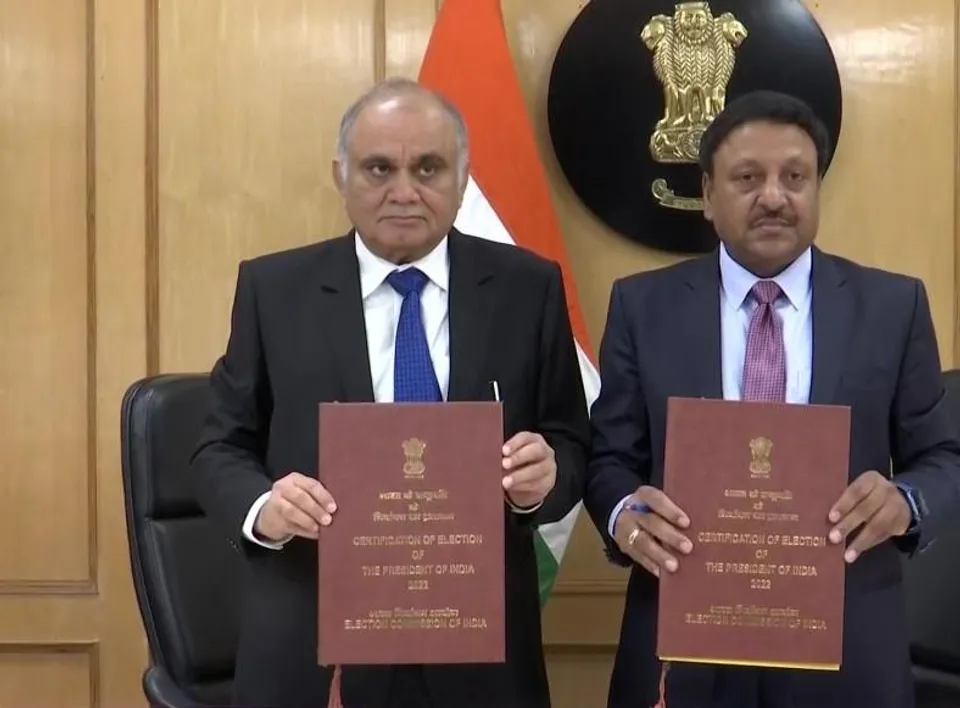 ভারতের পরবর্তী রাষ্ট্রপতি দ্রৌপদী মুর্মু, শংসাপত্রে সই করলেন দুই নির্বাচন কমিশনার
