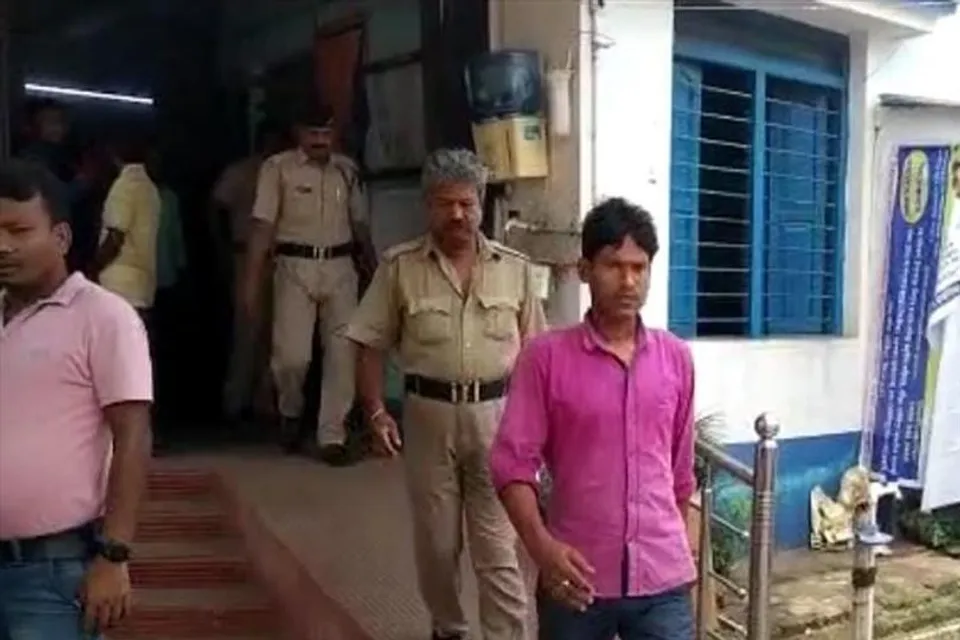 প্রতিবেশী মহিলাকে মারধরের ঘটনায় গ্রেফতার যুবক