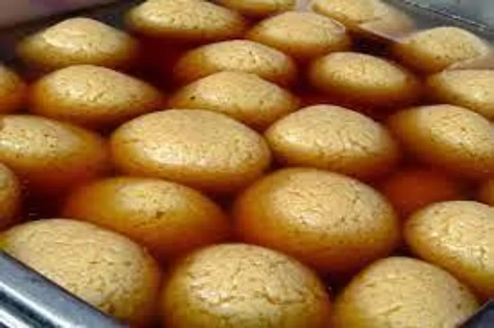 ভাই ফোঁটা উপলক্ষ্যে ভীড় মিষ্টির দোকানে